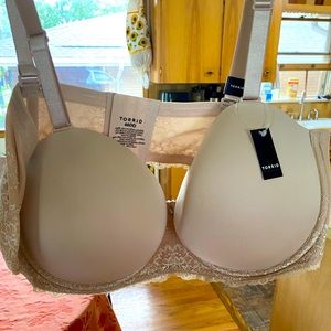 46DD Torrid Bra - tags on